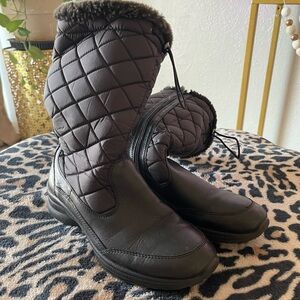 Black snow boots fleece lined water proof